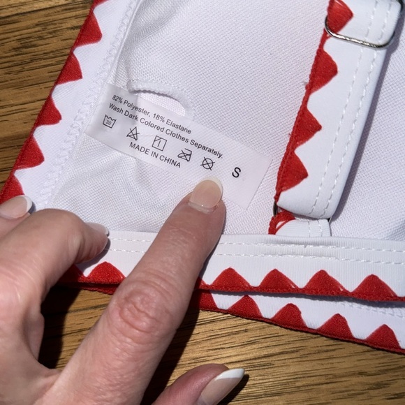 NWT Bikini White Red Flowers Cheeky S - Picture 8 of 8